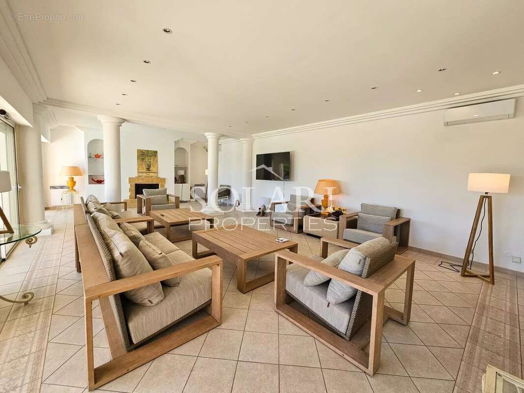 Maison à MANDELIEU-LA-NAPOULE