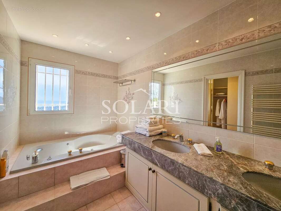 Maison à MANDELIEU-LA-NAPOULE