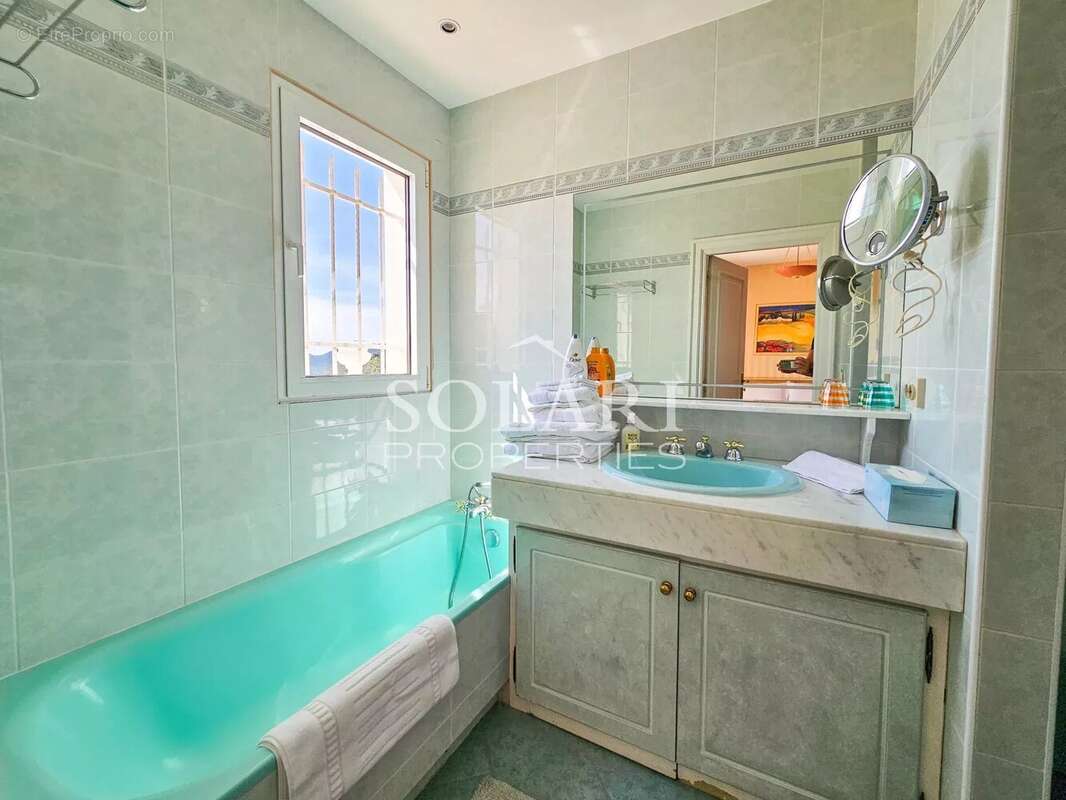 Maison à MANDELIEU-LA-NAPOULE