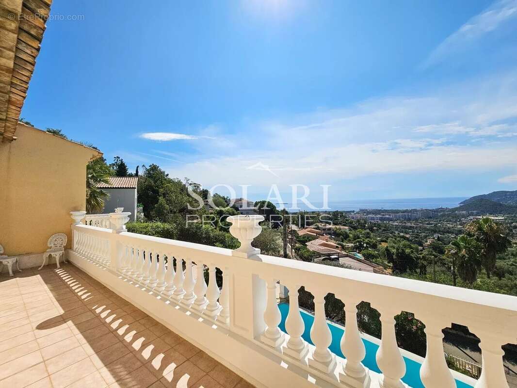 Maison à MANDELIEU-LA-NAPOULE