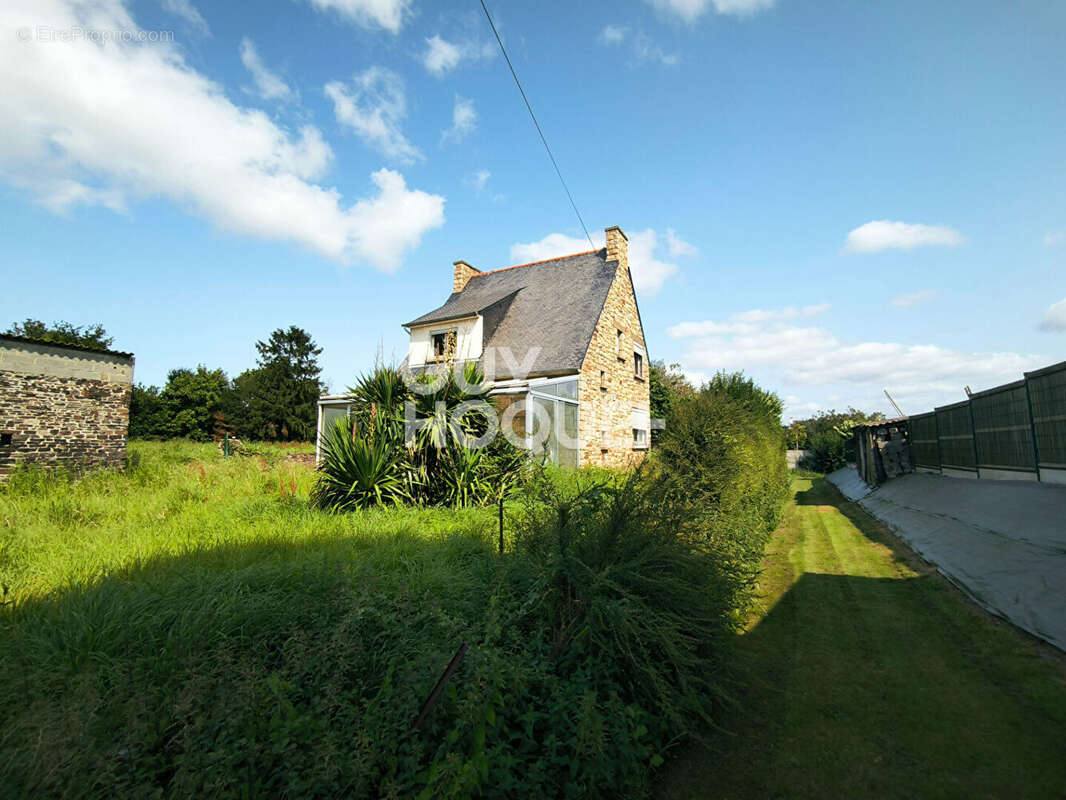 Maison à ROZ-LANDRIEUX