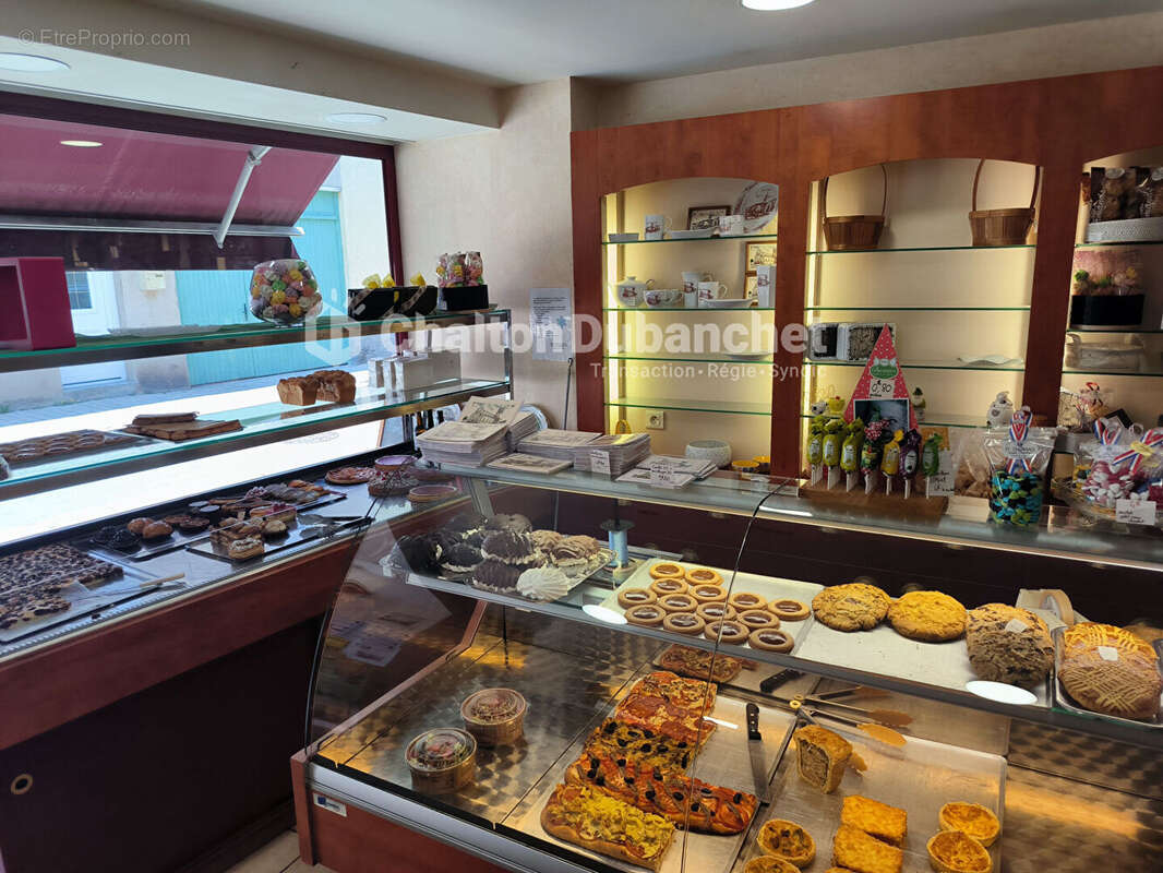 Commerce à SAINT-JUST-LA-PENDUE