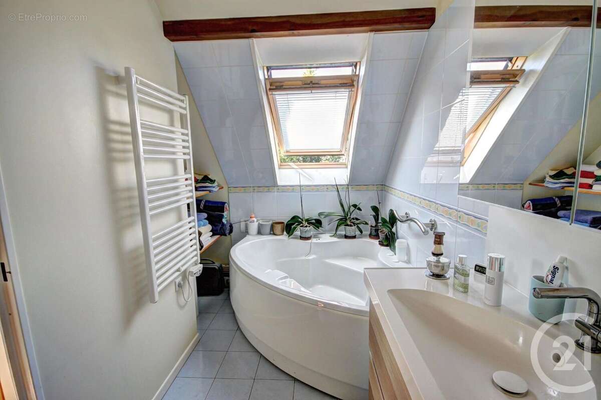 Maison à BOUCHEMAINE