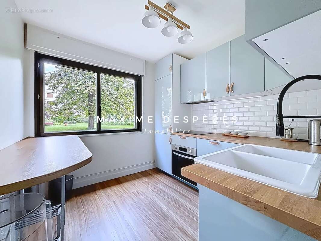 Appartement à NEUILLY-SUR-SEINE