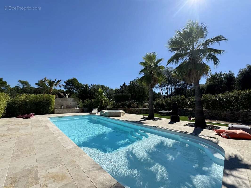 Maison à LE CANNET-DES-MAURES