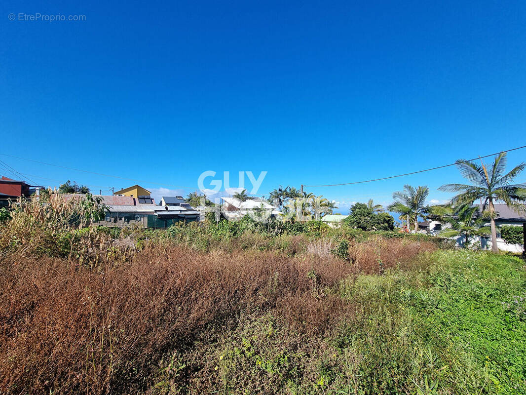 Terrain à LE TAMPON