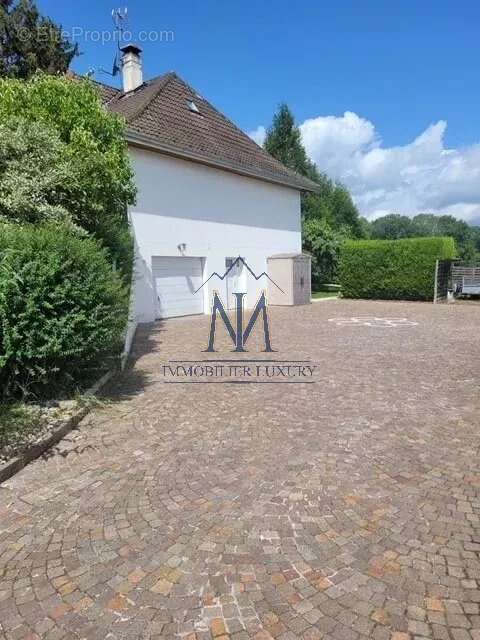 Maison à PERS-JUSSY