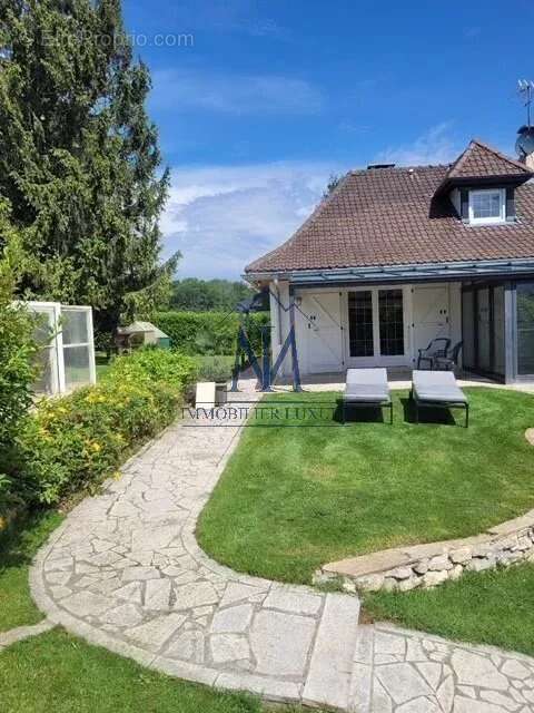 Maison à PERS-JUSSY