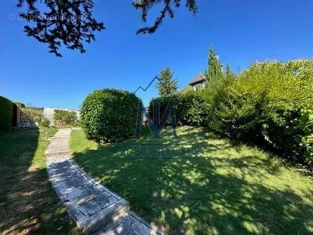 Maison à PERS-JUSSY