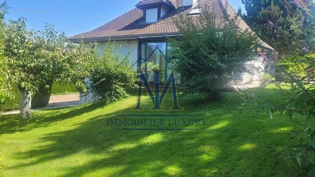 Maison à PERS-JUSSY