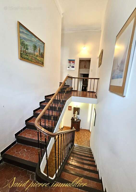 Maison à SAINT-MITRE-LES-REMPARTS