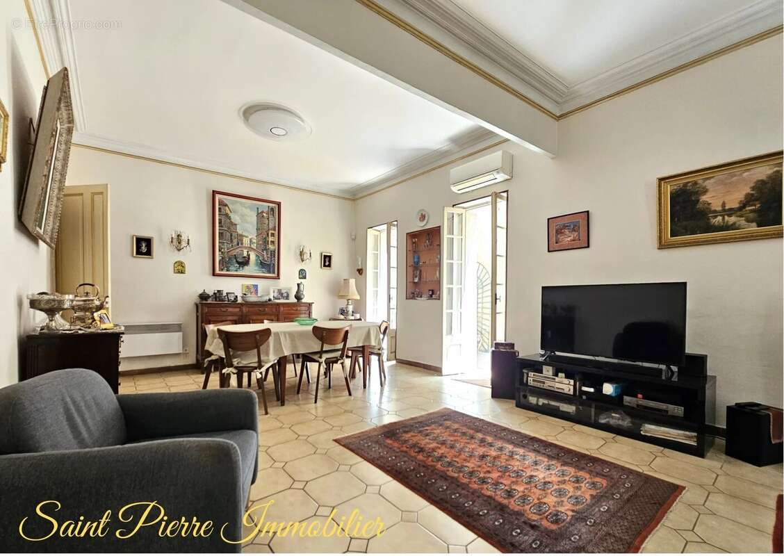 Maison à SAINT-MITRE-LES-REMPARTS