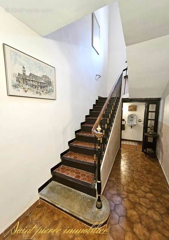 Maison à SAINT-MITRE-LES-REMPARTS