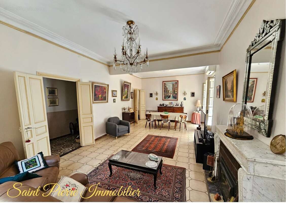 Maison à SAINT-MITRE-LES-REMPARTS