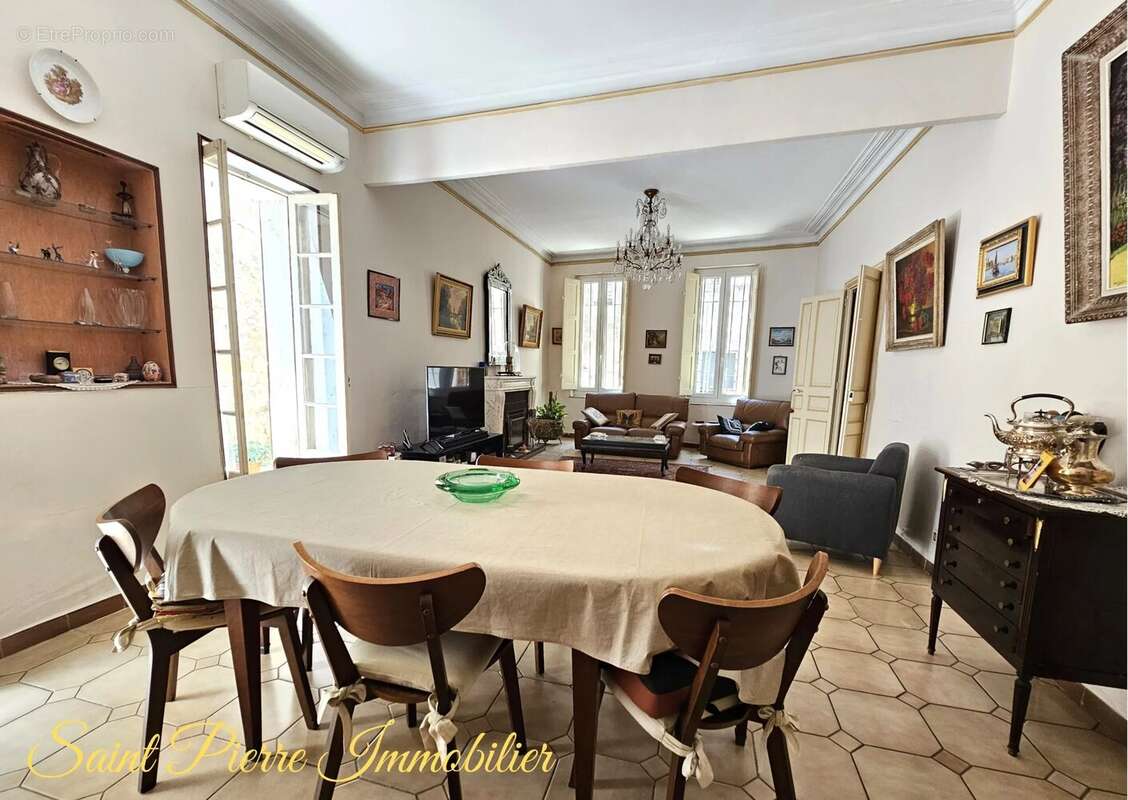 Maison à SAINT-MITRE-LES-REMPARTS