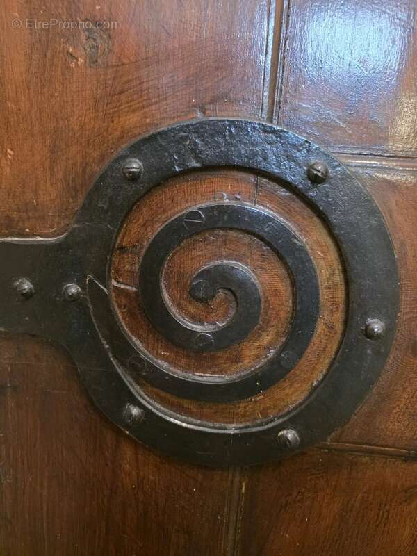 Maison à SAINT-MITRE-LES-REMPARTS