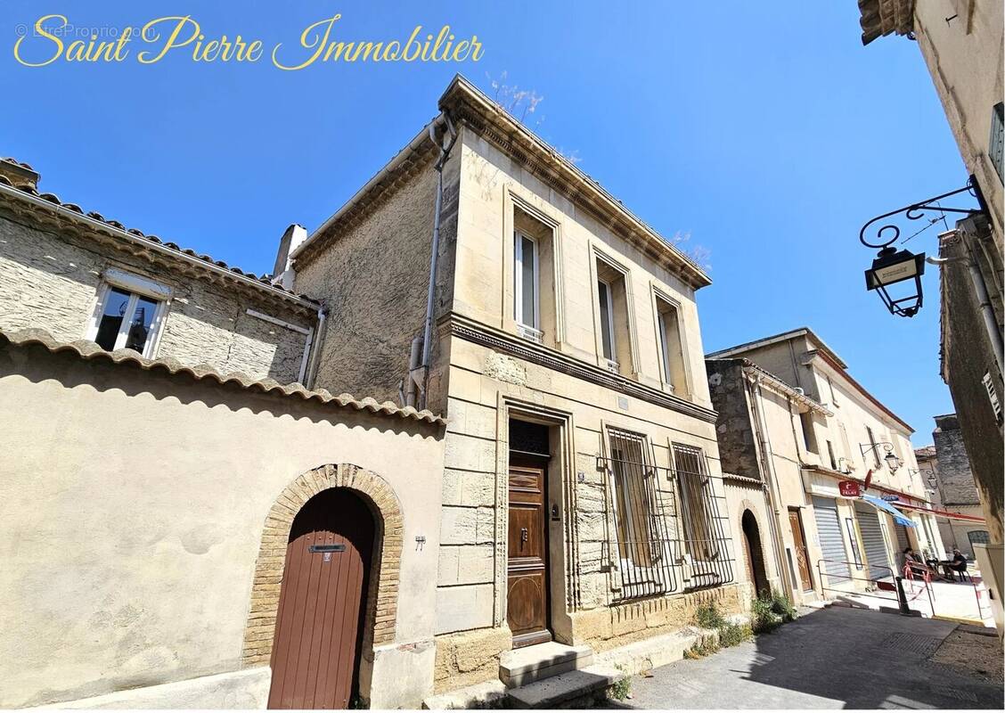 Maison à SAINT-MITRE-LES-REMPARTS