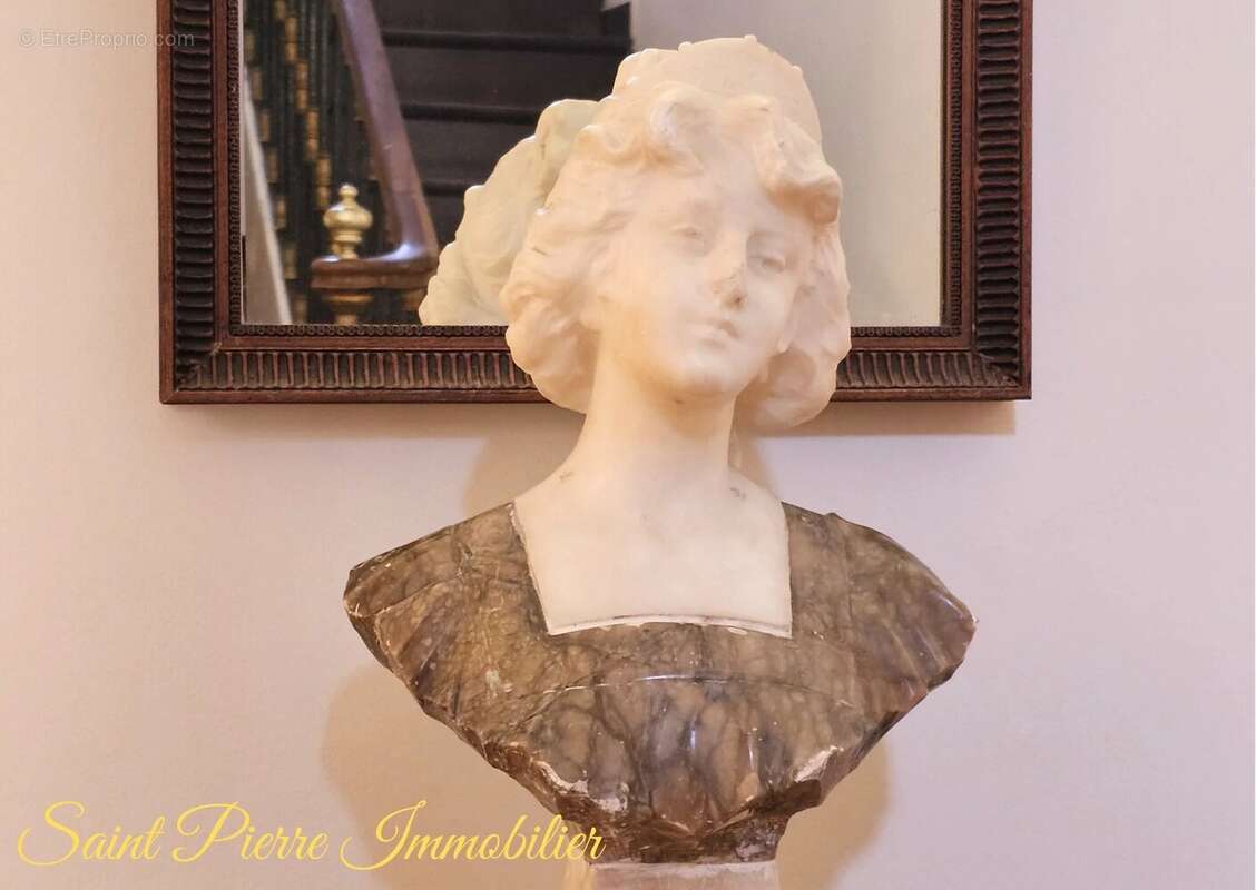 Maison à SAINT-MITRE-LES-REMPARTS