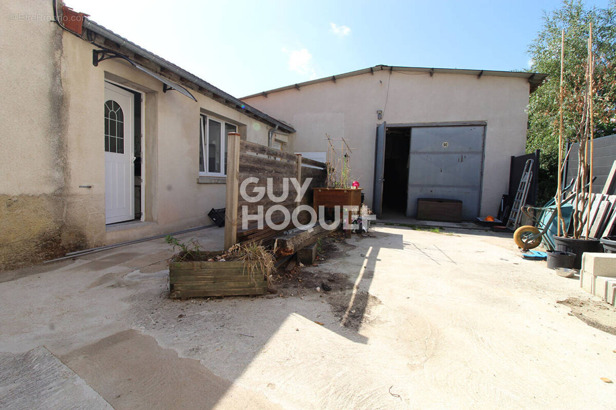 Maison à OZOUER-LE-VOULGIS