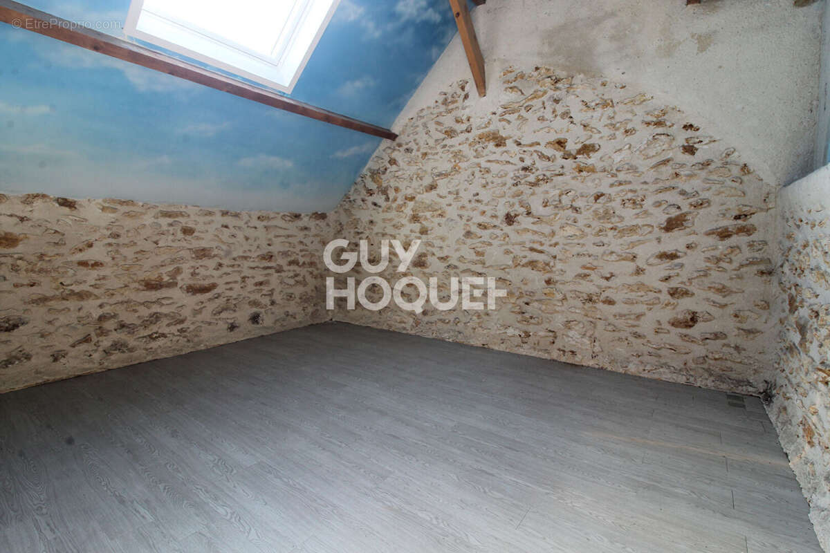 Maison à OZOUER-LE-VOULGIS