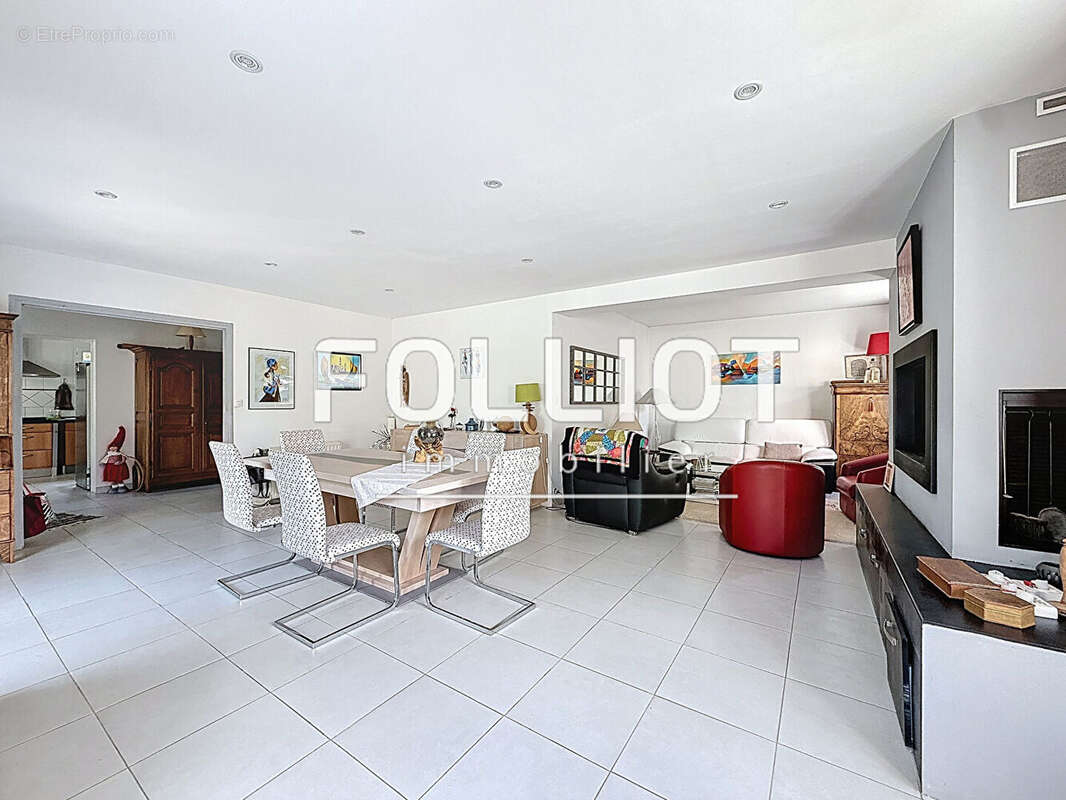 Maison à SAINT-PAIR-SUR-MER