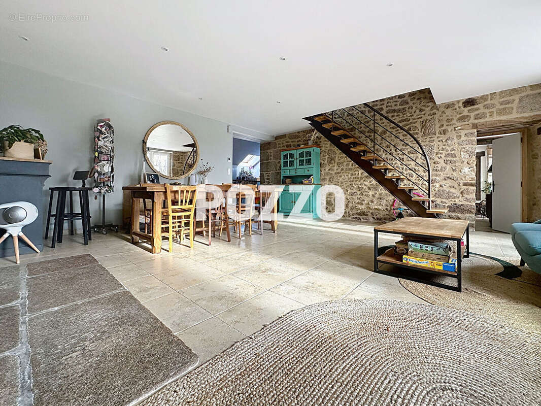 Maison à SAINT-GEORGES-DE-REINTEMBAULT