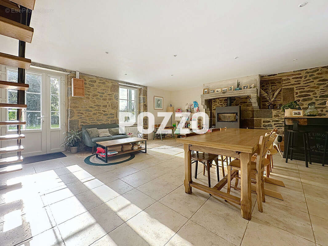 Maison à SAINT-GEORGES-DE-REINTEMBAULT