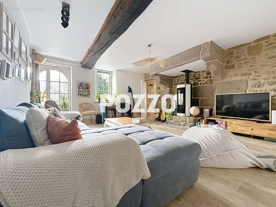 Maison à SAINT-GEORGES-DE-REINTEMBAULT