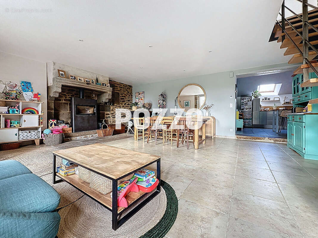 Maison à SAINT-GEORGES-DE-REINTEMBAULT