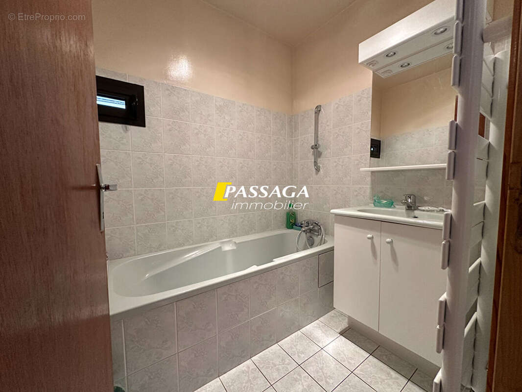 Maison à BERTHOLENE