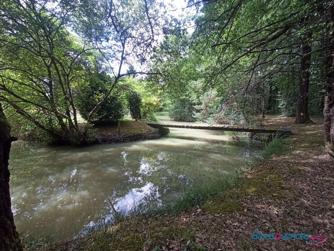 Terrain à MIGNALOUX-BEAUVOIR