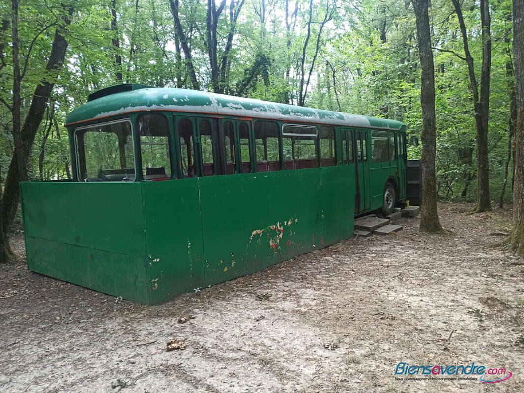 Terrain à MIGNALOUX-BEAUVOIR