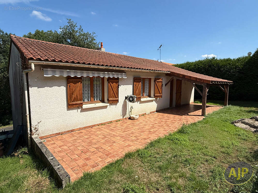 Maison à LA TESSOUALLE