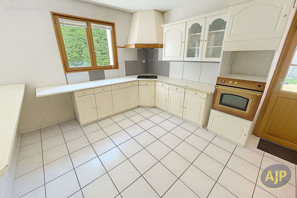 Maison à LA TESSOUALLE