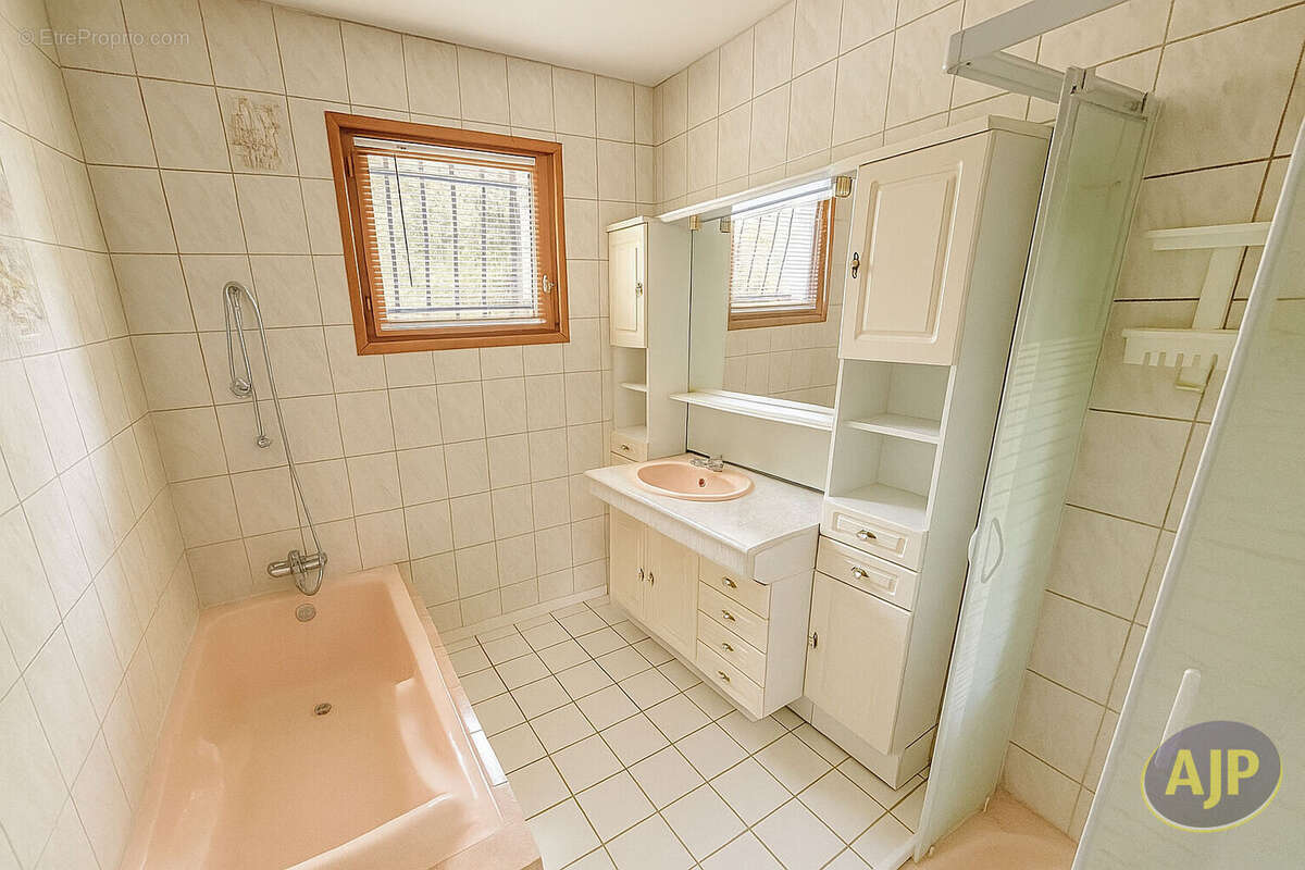 Maison à LA TESSOUALLE