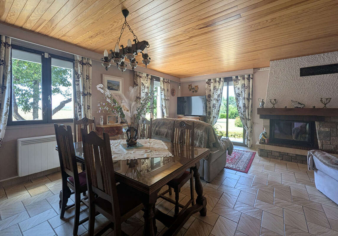 Maison à CHEVANNES-CHANGY