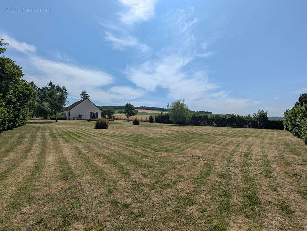 Maison à CHEVANNES-CHANGY