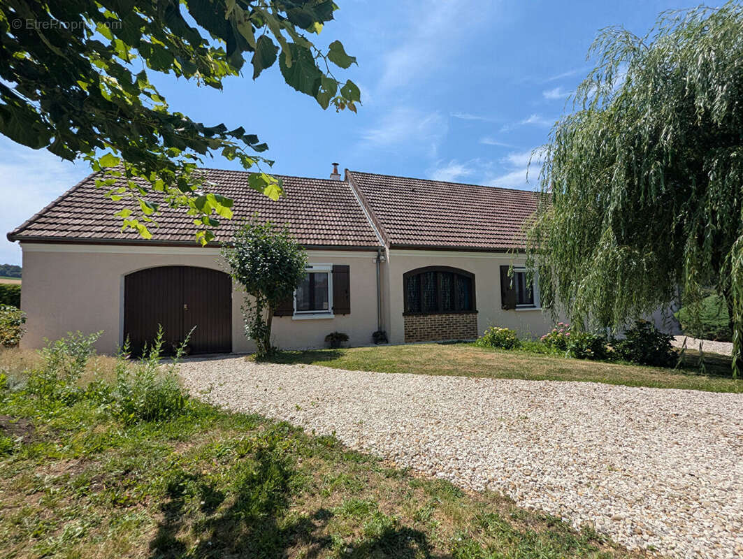 Maison à CHEVANNES-CHANGY