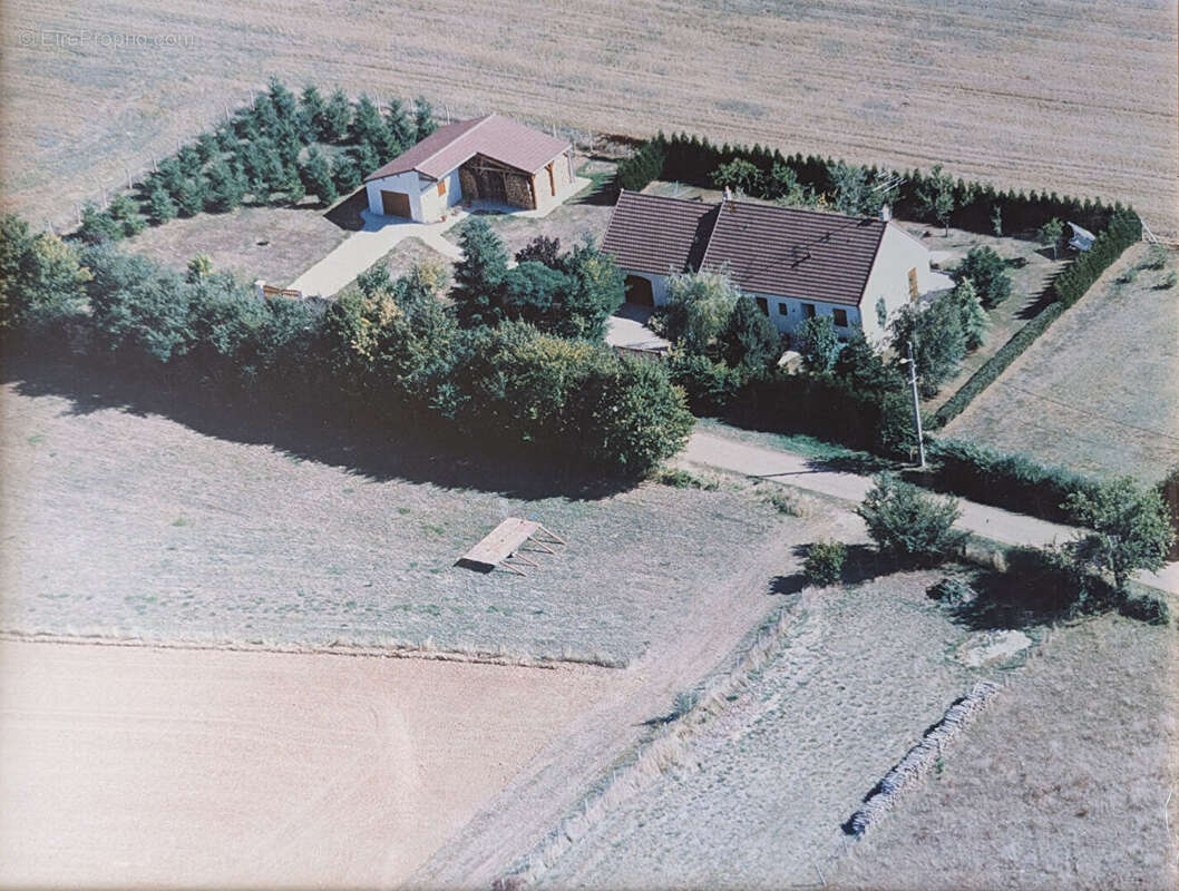 Maison à CHEVANNES-CHANGY