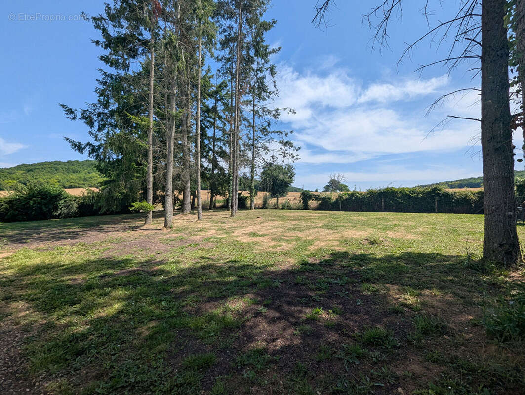 Maison à CHEVANNES-CHANGY