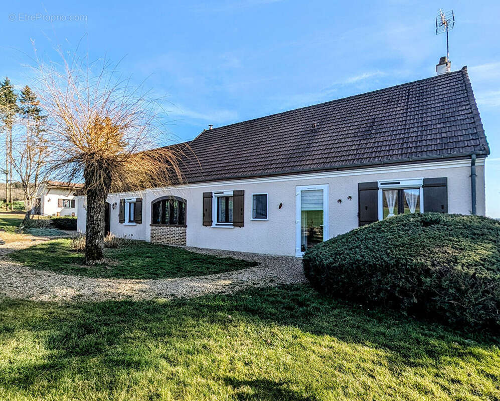 Maison à CHEVANNES-CHANGY