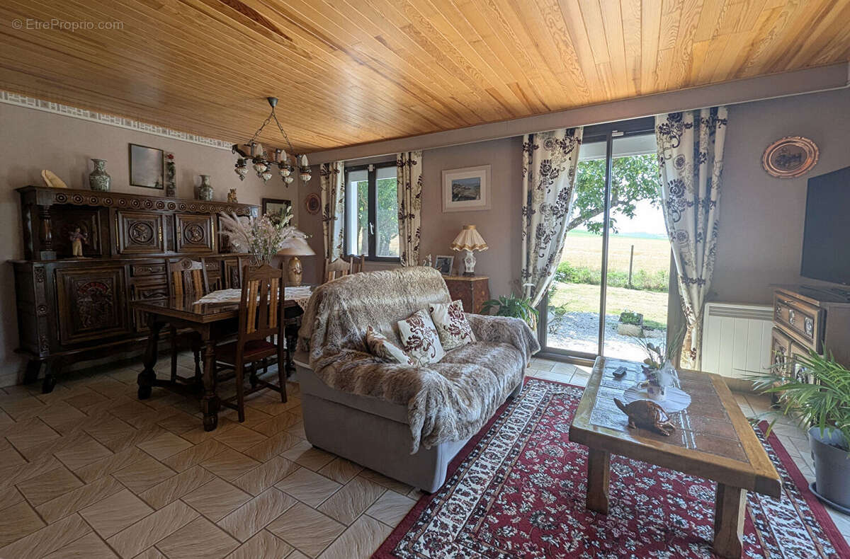 Maison à CHEVANNES-CHANGY