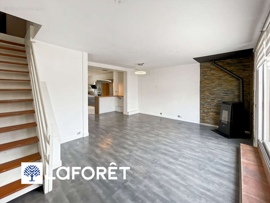 Appartement à SAINTE-GENEVIEVE-DES-BOIS