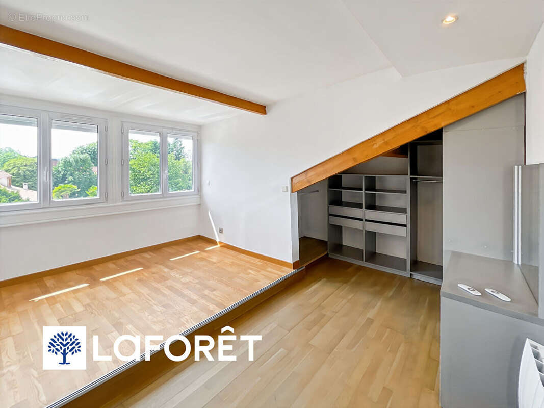 Appartement à SAINTE-GENEVIEVE-DES-BOIS