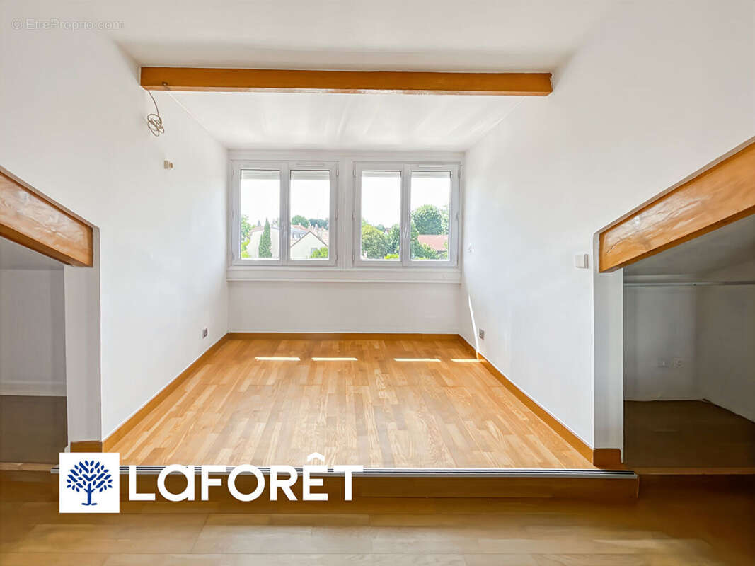 Appartement à SAINTE-GENEVIEVE-DES-BOIS