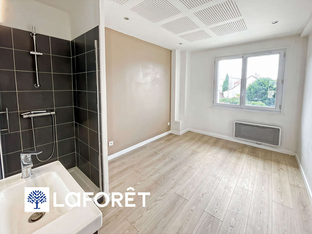 Appartement à SAINTE-GENEVIEVE-DES-BOIS