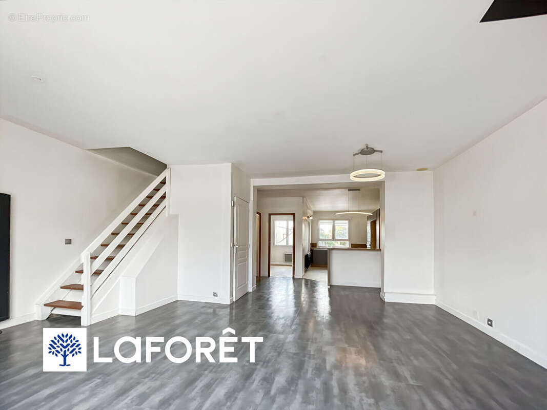 Appartement à SAINTE-GENEVIEVE-DES-BOIS