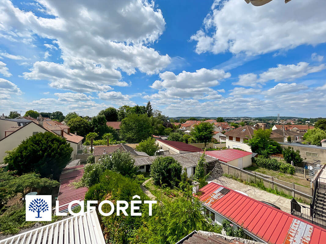 Appartement à SAINTE-GENEVIEVE-DES-BOIS