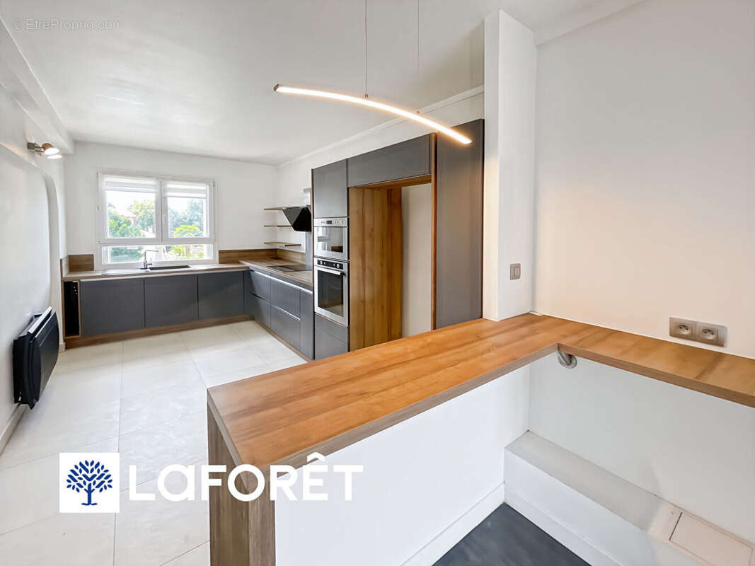 Appartement à SAINTE-GENEVIEVE-DES-BOIS