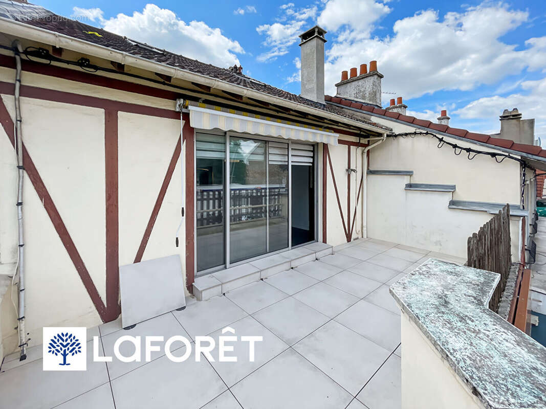 Appartement à SAINTE-GENEVIEVE-DES-BOIS